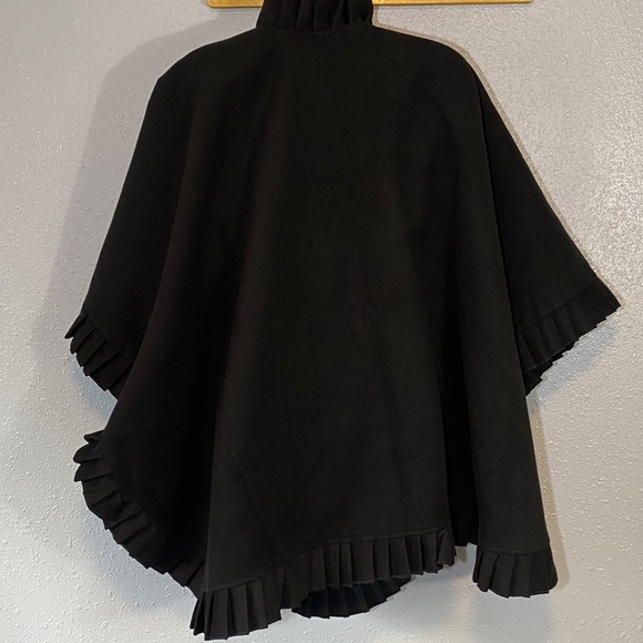 Elegant Black Ruffled Women's Blanket Shawl - Picture 3 of 5